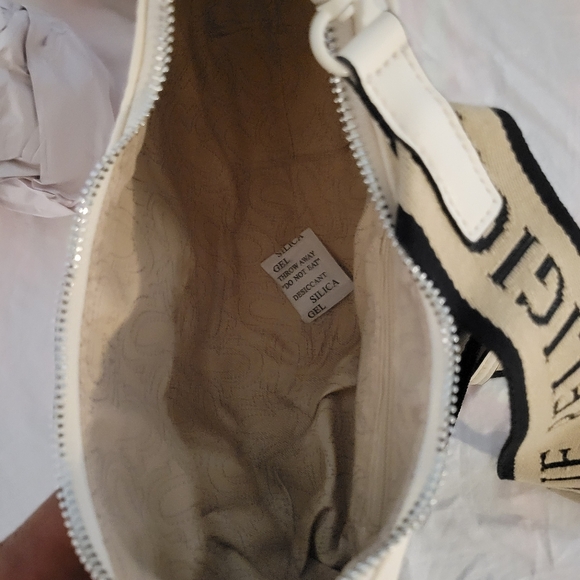 True Religion Horseshoe Logo Strap Crescent Hobo Bag- new - Picture 12 of 14